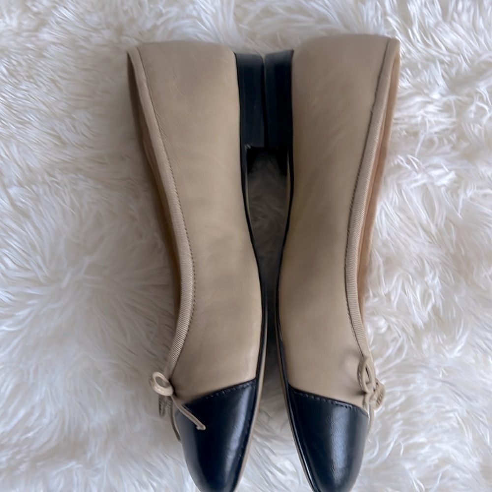 LAST CHANCE: Marc Fisher Two-Tone Beige and Black Ballet Flats - Picture 4 of 8